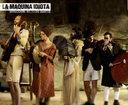 La máquina idiota (“The Stupid Machine”) is the latest play directed by Ricardo Bartis, Buenos Aires.