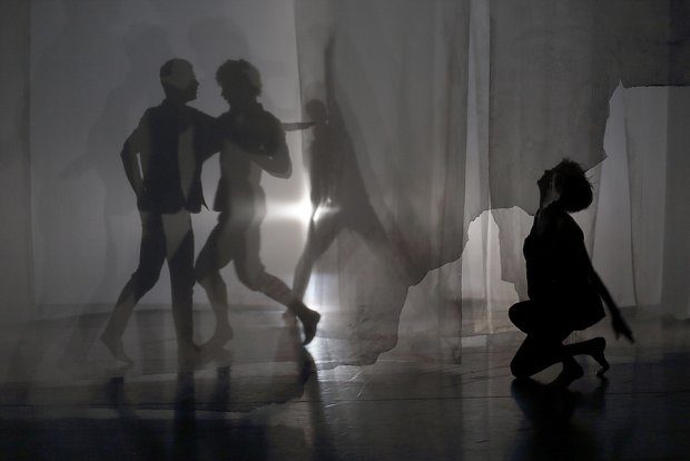 Structured Flood: Challenges And Restrictions In The Work Of Choreographer Daniel Linehan