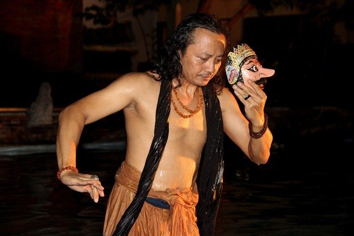 Masked Dancing: Javanese Tales on Stage