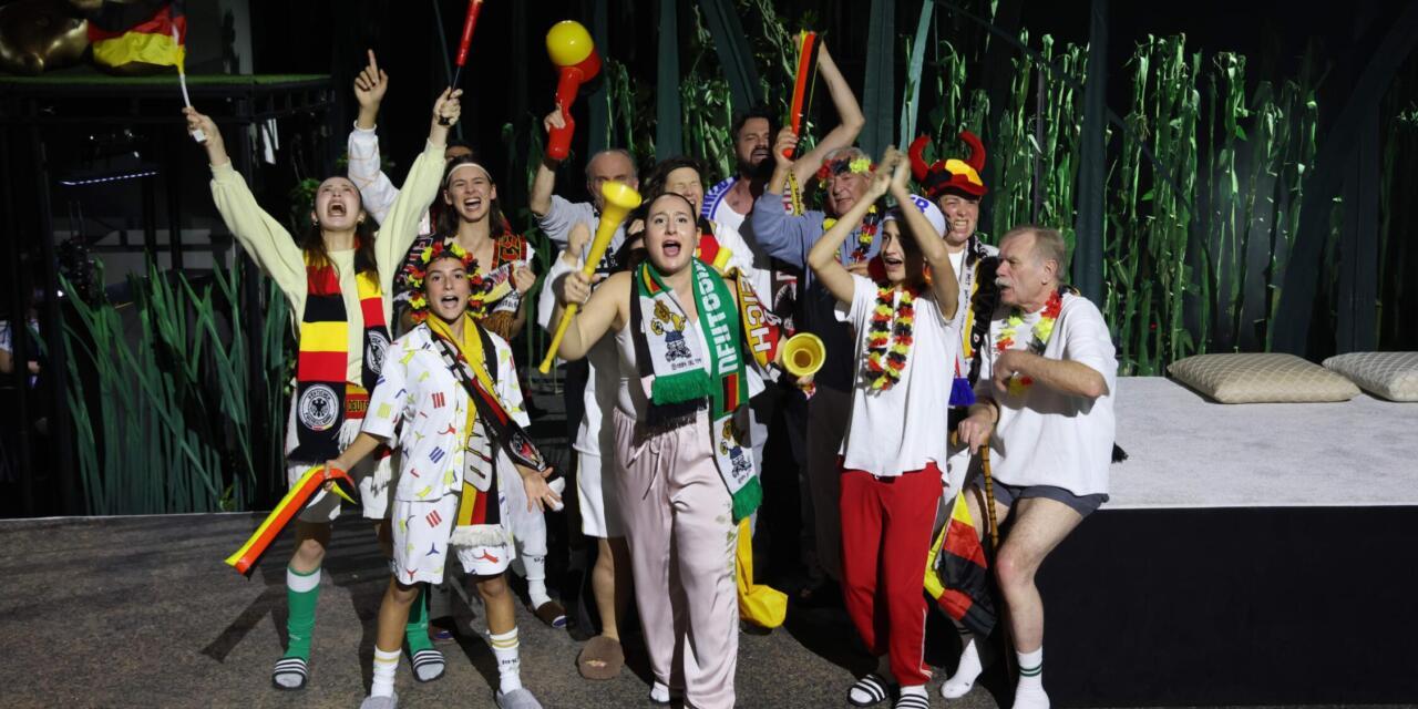 Biography And Politics: “Der Zauberer Von Öz – Eine Fußballtragödie“ In Bremen