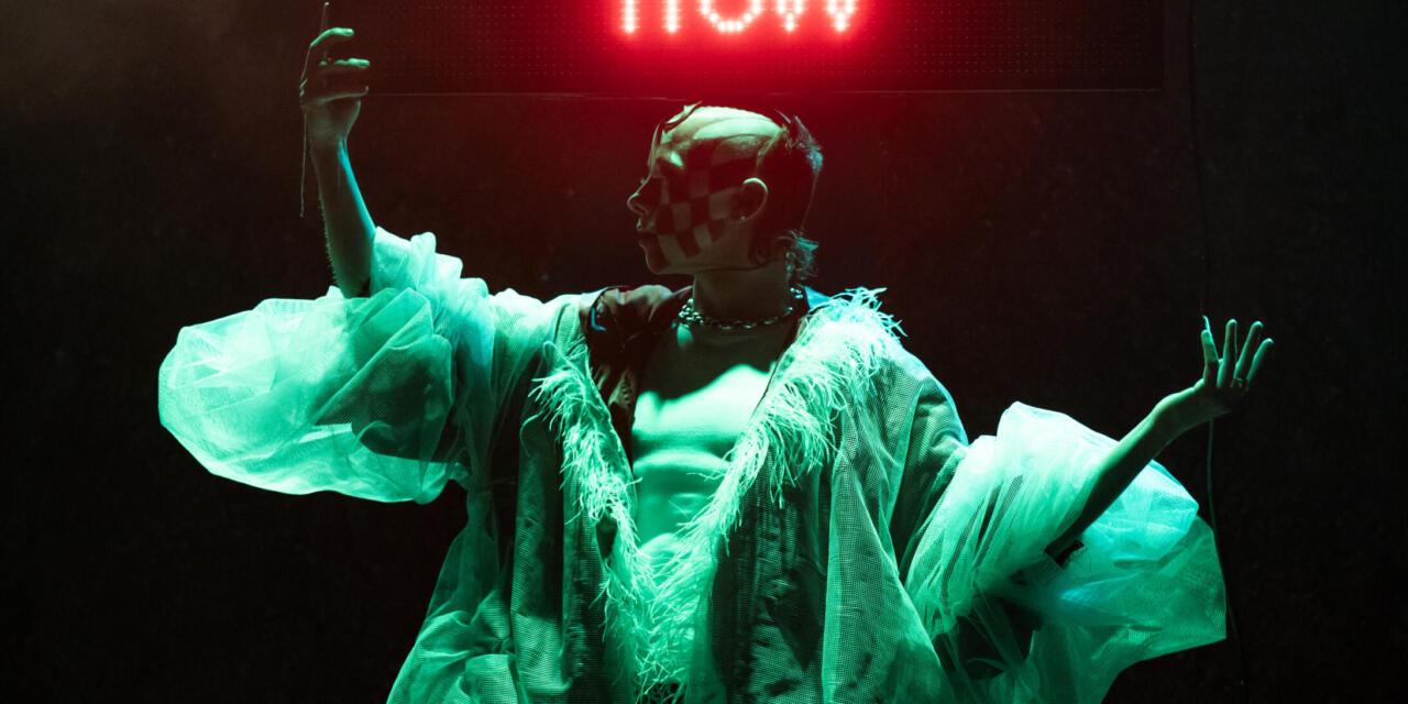 Under The Radar Fest: Testo