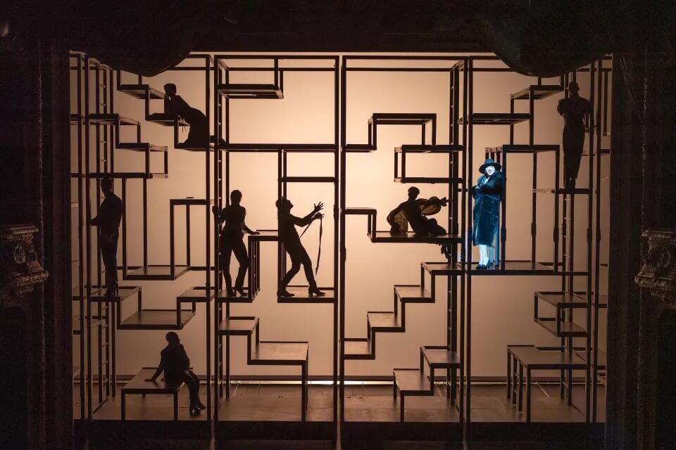 Harsh And Relentless Social Criticism In Kosky’s Production Of Brecht’s “Threepenny Opera” At The Berliner Ensemble