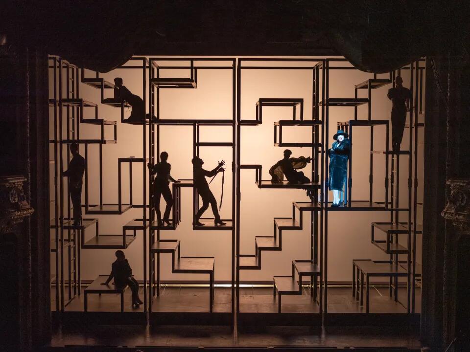 Harsh And Relentless Social Criticism In Kosky’s Production Of Brecht’s “Threepenny Opera” At The Berliner Ensemble Harsh And Relentless Social Criticism In Kosky’s Production Of Brecht’s “Threepenny Opera” At The Berliner Ensemble